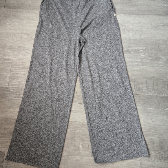 Vuori Heather Gray Wide-Leg Joggers - Picture 6 of 6